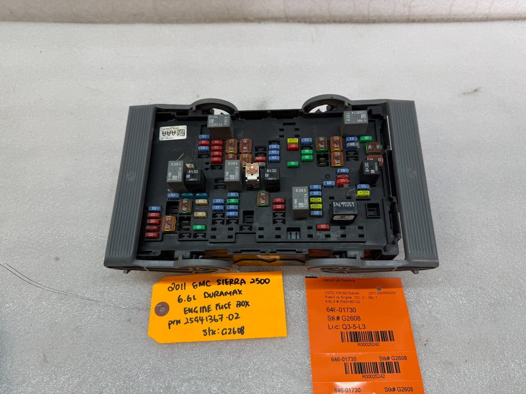 11-14 GMC CHEVROLET SILVERADO 2500HD 3500HD 6.6 LML FUSE RELAY BOX 25941367-02