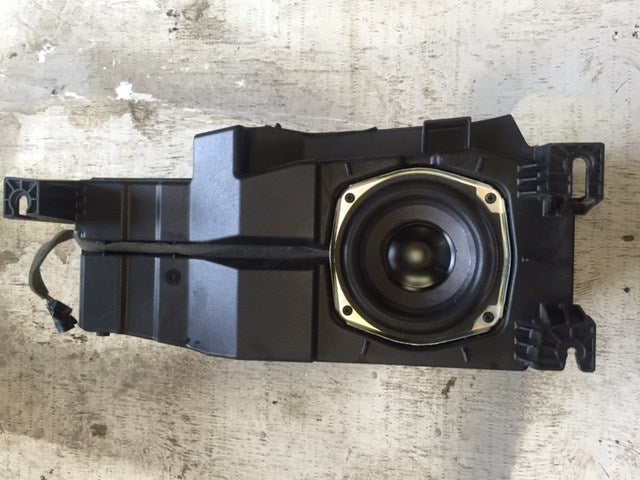 08-10 Chevrolet GMC 2500HD 3500HD SUBWOOFER SPEAKER UNDER CENTER CONSOLE