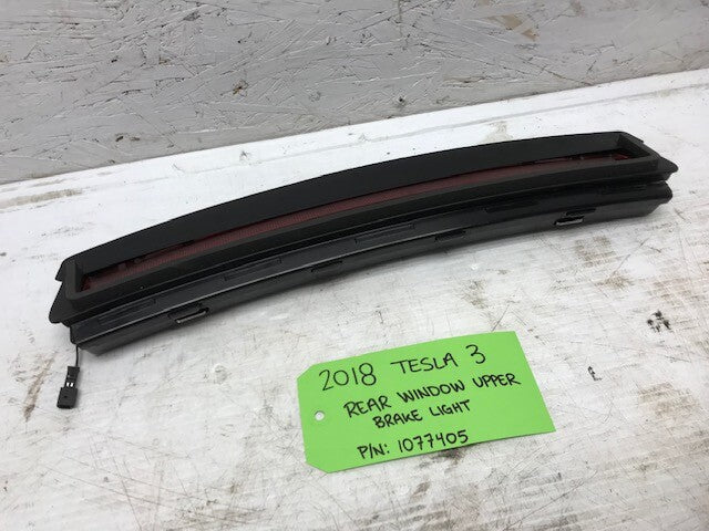 17 18 19 TESLA MODEL 3 OEM REAR THIRD BRAKE LIGHT 1077405