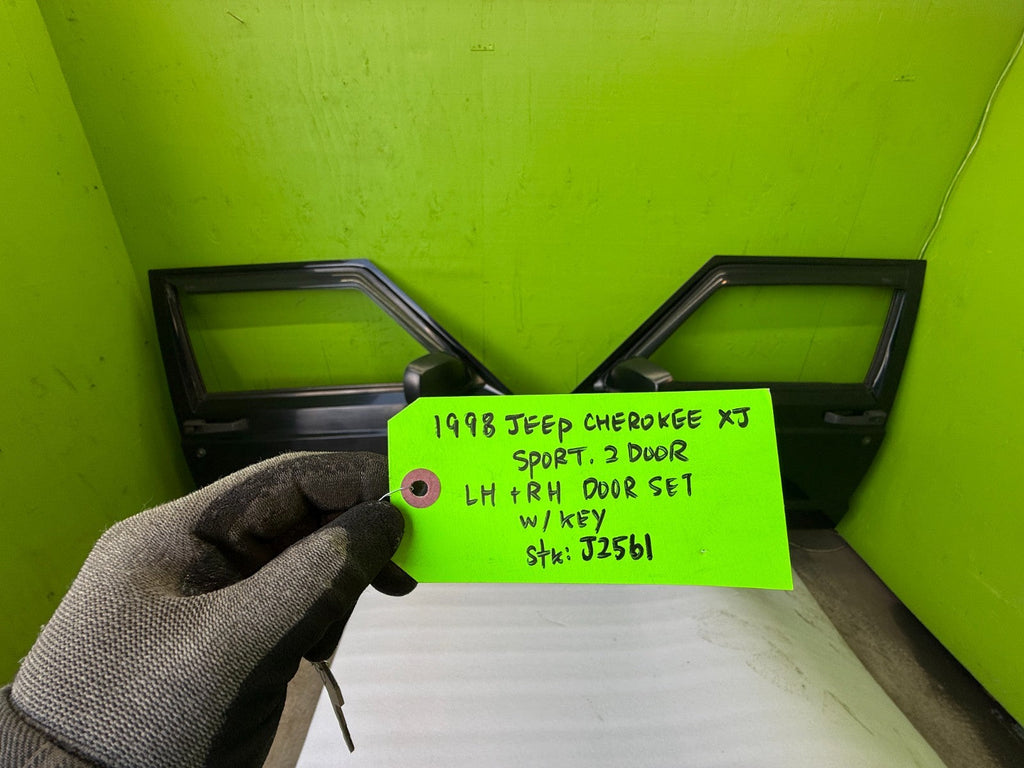 97-01 JEEP CHEROKEE XJ  OEM BLACK LEFT RIGHT FRONT DOORS DOOR MIRROR PANELS