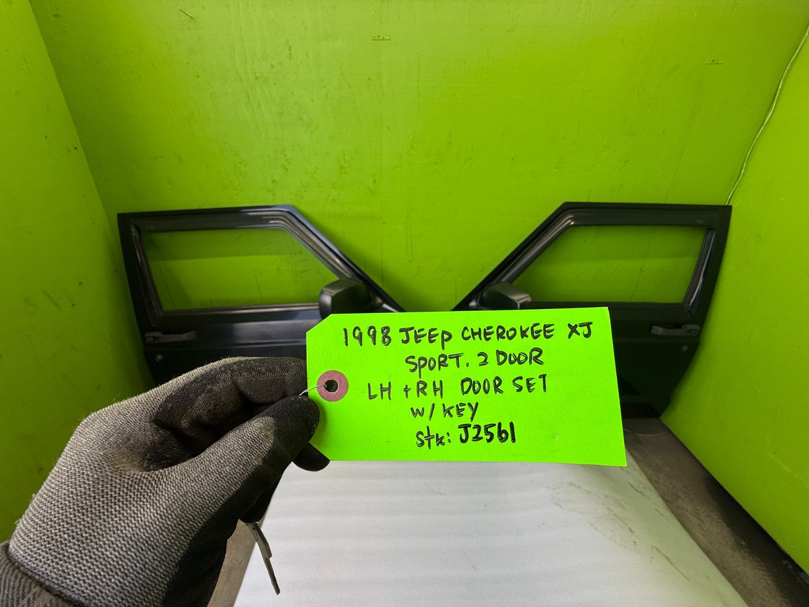 97-01 JEEP CHEROKEE XJ  OEM BLACK LEFT RIGHT FRONT DOORS DOOR MIRROR PANELS