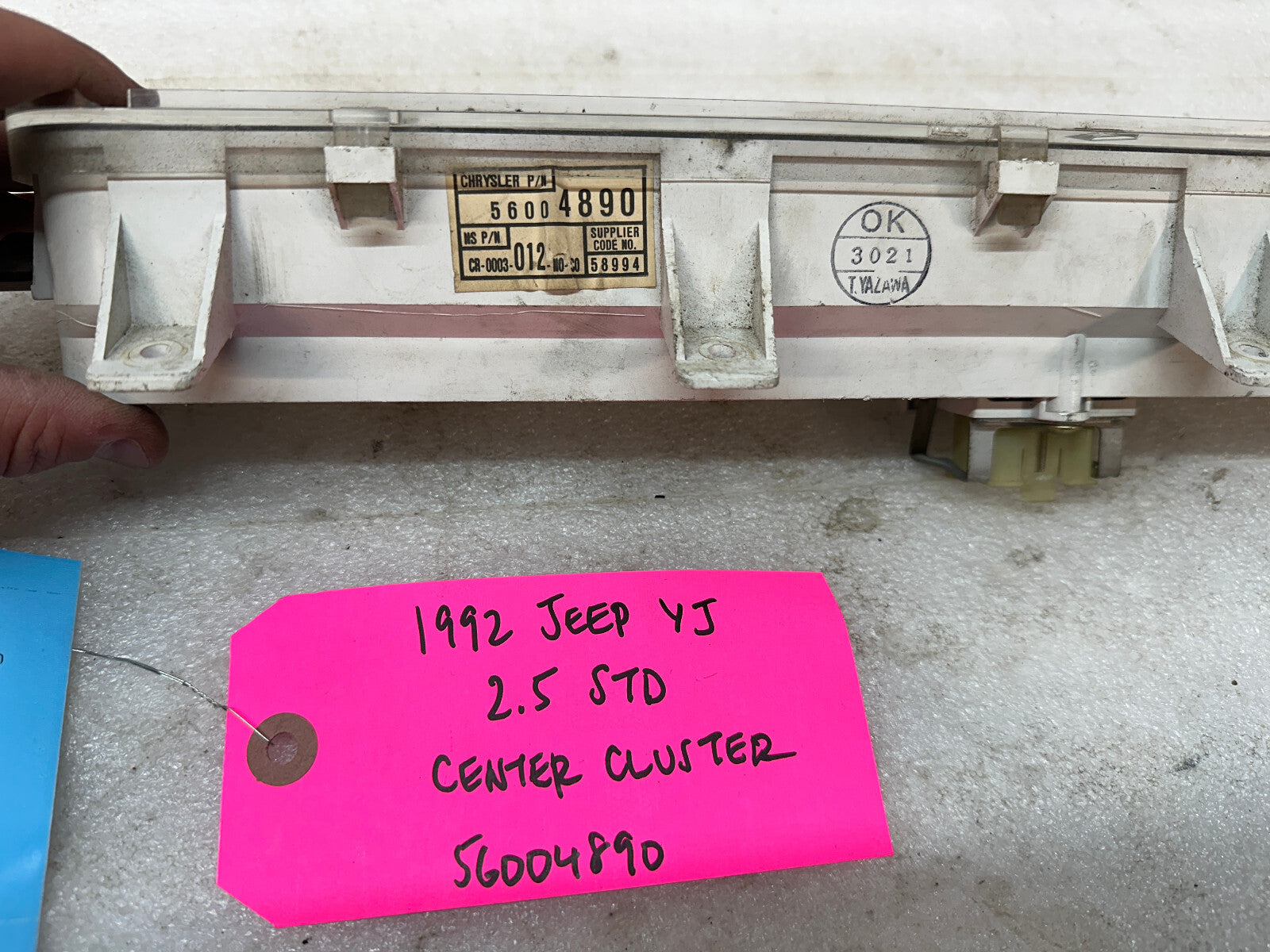 92-95 JEEP WRANGLER YJ OEM METRIC CENTER GAUGE CLUSTER P56004890