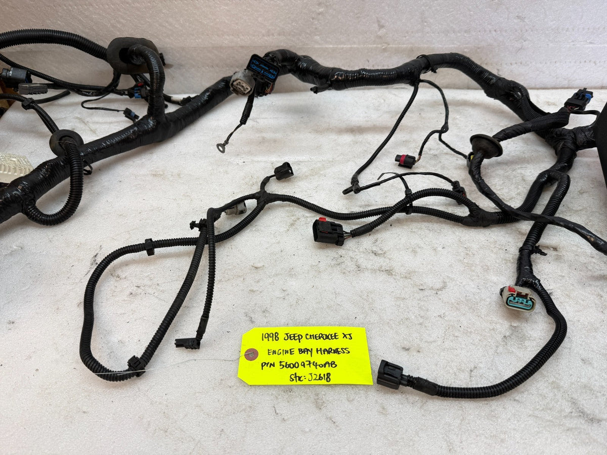 98 JEEP CHEROKEE XJ 4.0 AUTOMATIC ENGINE BAY FUSE BOX WIRING HARNESS LOOM 97-01