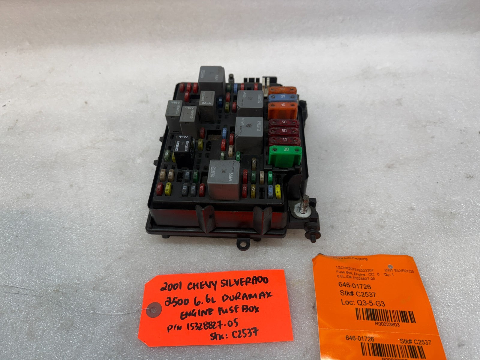 01 02 Chevrolet GMC SILVERADO SIERRA LLY UNDERHOOD FUSE RELAY BOX 15328827-05