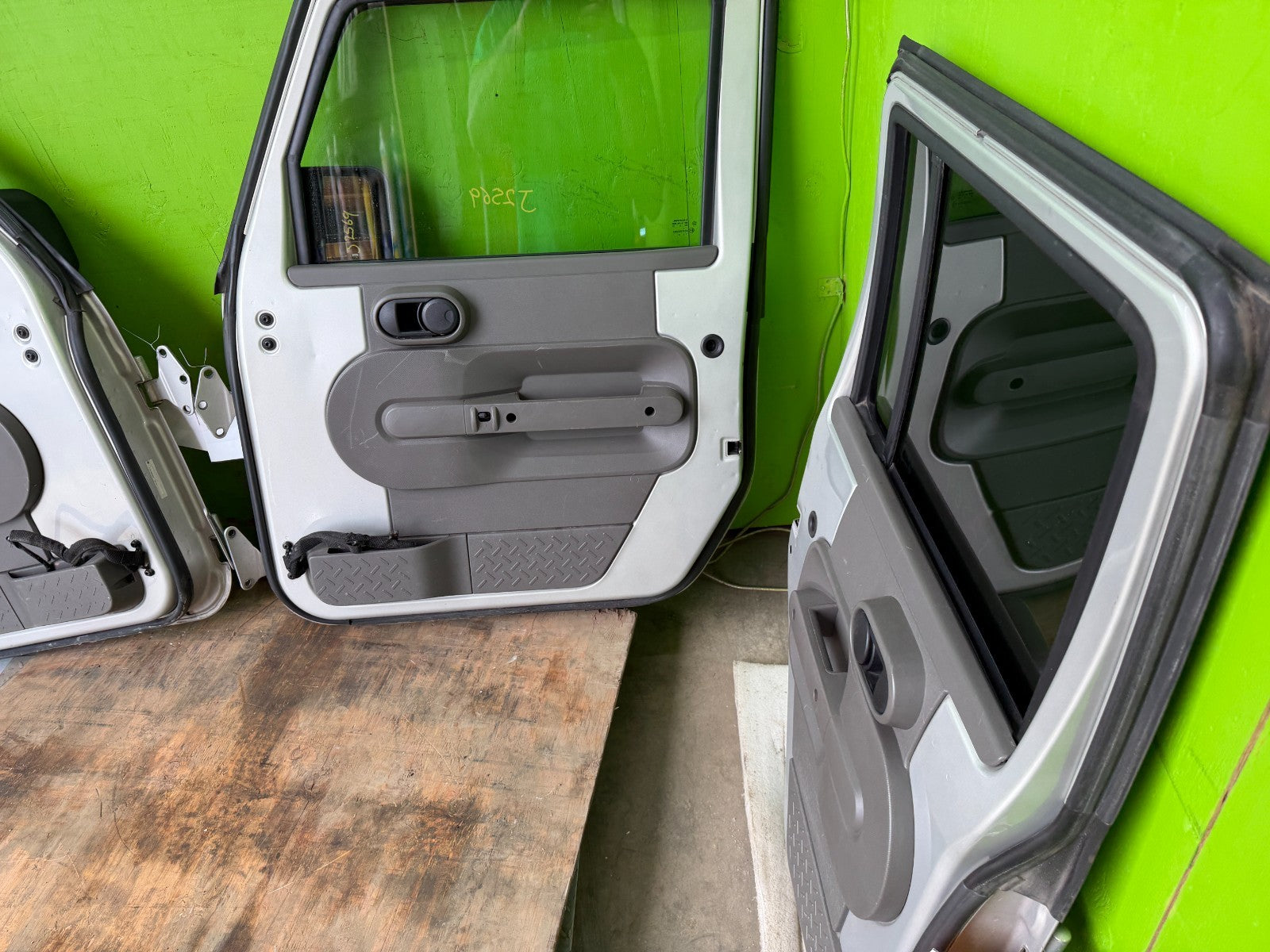 07-18 JEEP WRANGLER JK OEM FULL HARD DOORS SILVER WITH DOOR PANELS MIRRORS KEY