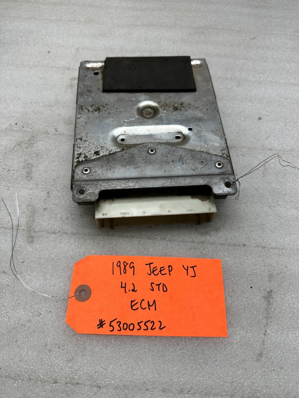87-90 JEEP WRANGLER YJ 4.2 MANUAL TRANS ENGINE COMPUTER ECM ECU 53005522