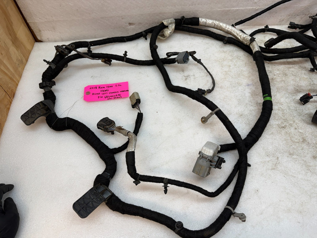 18 19 DODGE RAM SPORT 1500 5.7 LEFT SIDE CHASSIS FRAME HARNESS LOOM 68345117AC