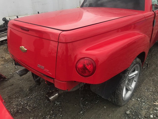03 04 05 06 CHEVROLET SSR OEM RED COMPLETE BOX LEFT AND RIGHT W/ TONNEAU COVER