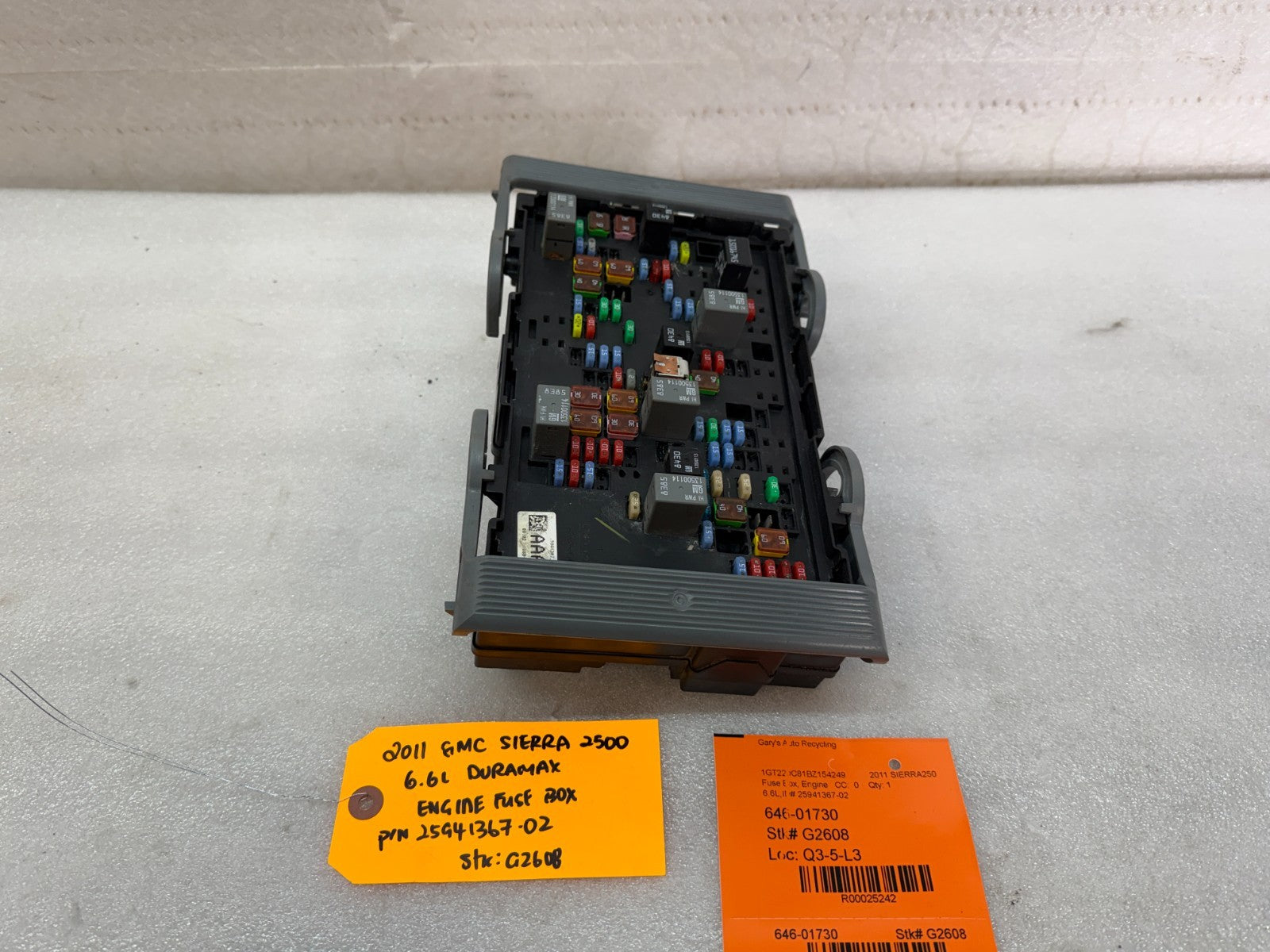 11-14 GMC CHEVROLET SILVERADO 2500HD 3500HD 6.6 LML FUSE RELAY BOX 25941367-02
