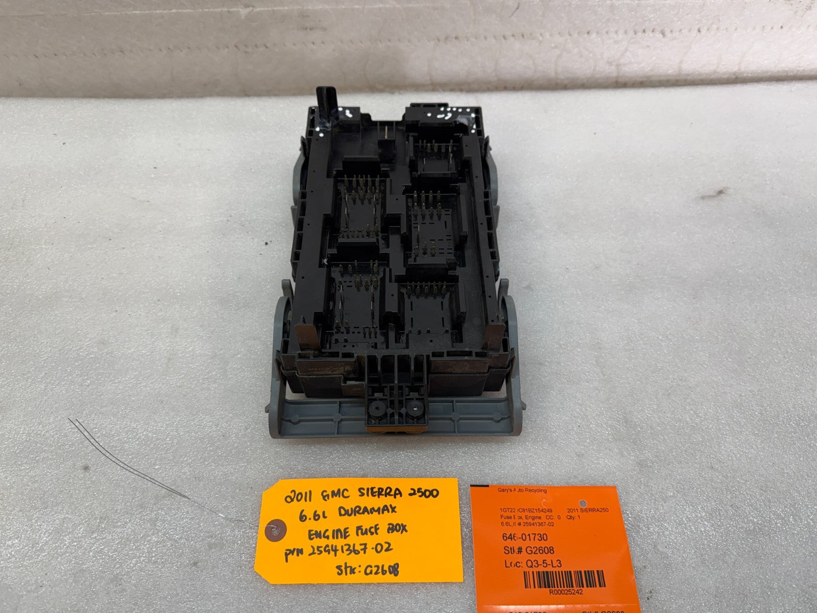 11-14 GMC CHEVROLET SILVERADO 2500HD 3500HD 6.6 LML FUSE RELAY BOX 25941367-02