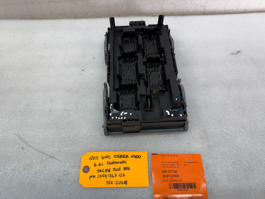 11-14 GMC CHEVROLET SILVERADO 2500HD 3500HD 6.6 LML FUSE RELAY BOX 25941367-02