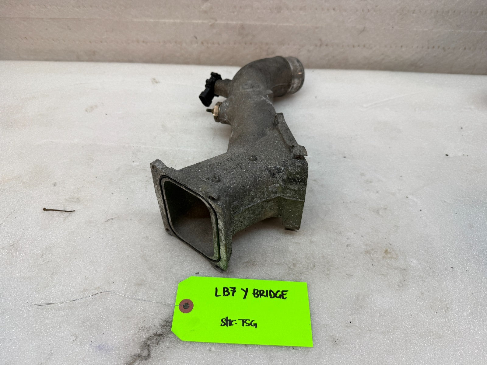 02 03 04 GMC CHEVROLET LB7 6.6 DURAMAX Y-BRIDGE INTAKE MANIFOLD