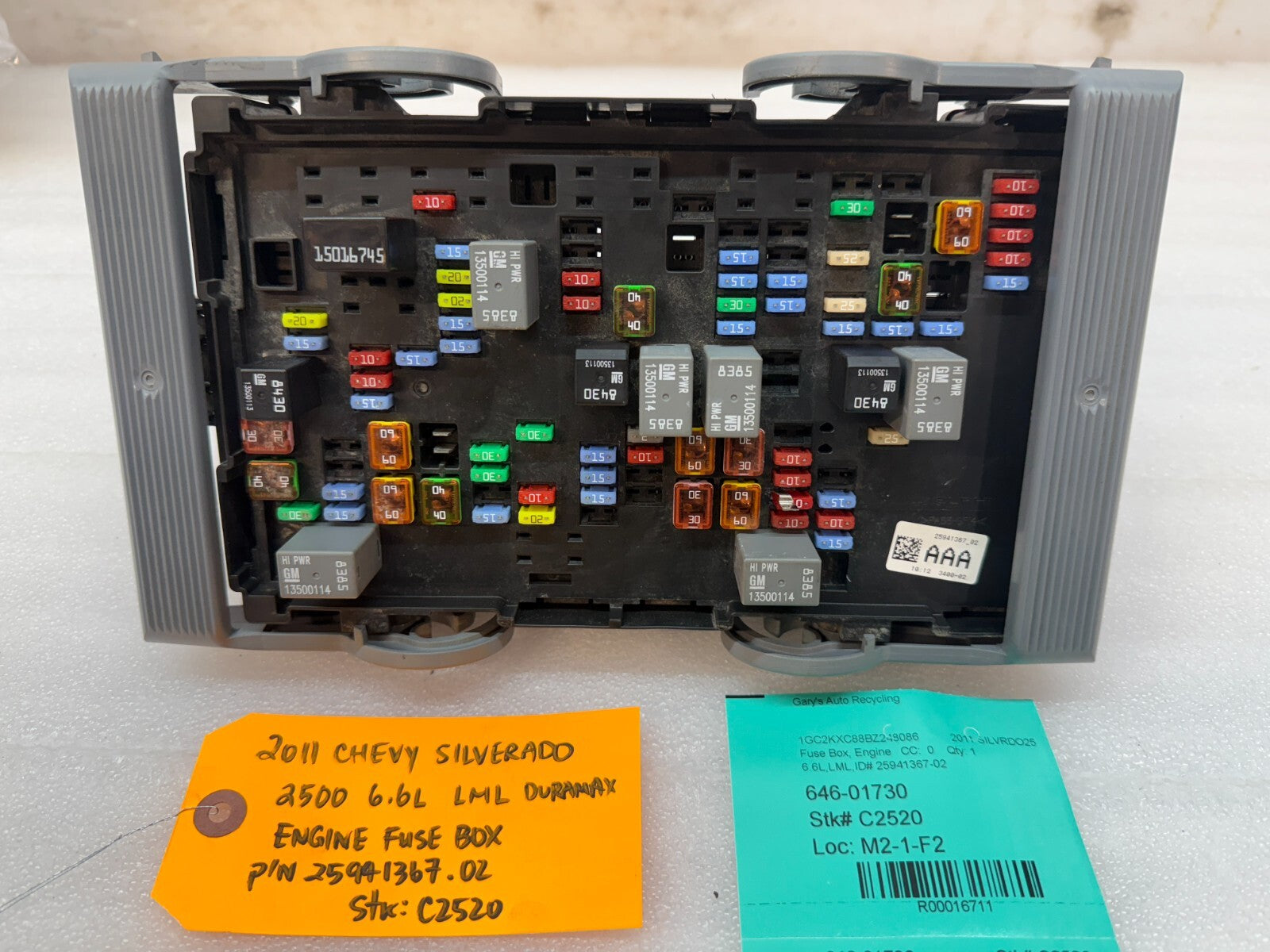 11-14 GMC CHEVROLET SILVERADO 2500HD 3500HD 6.6 LML FUSE RELAY BOX 25941367