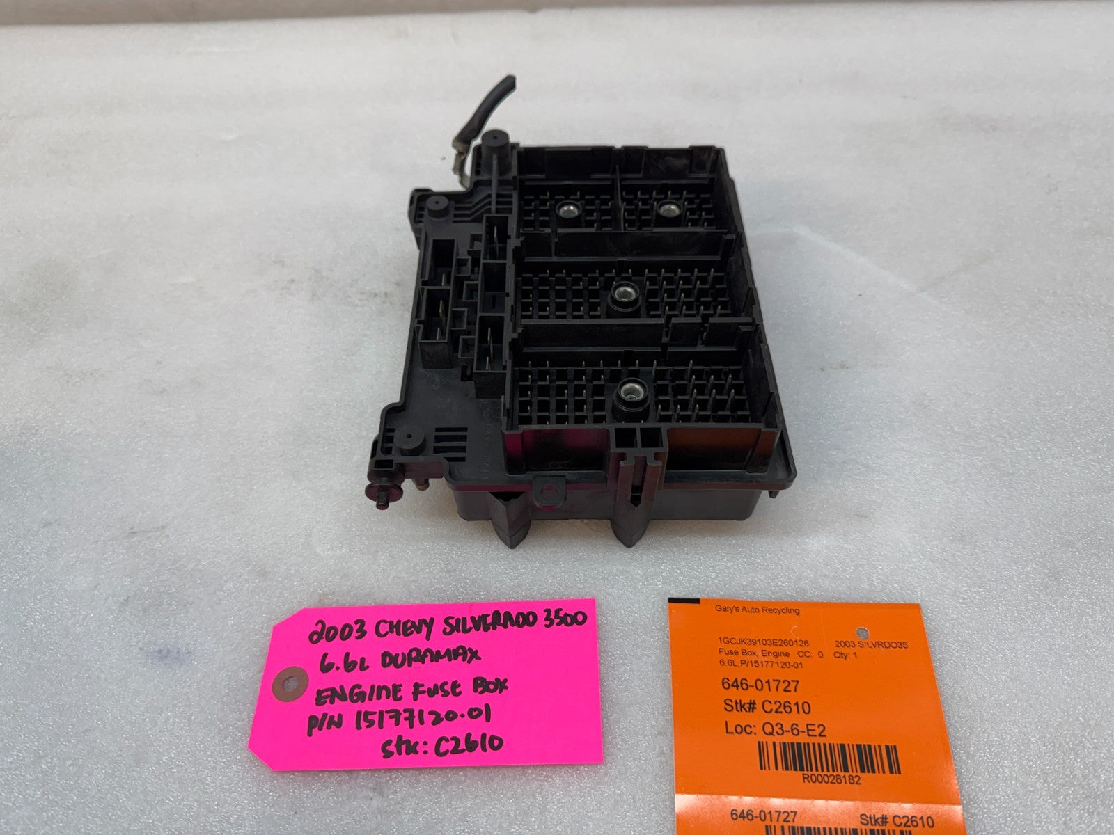 01-05 Chevrolet GMC 2500hd SIERRA 6.6 LB7 UNDERHOOD FUSE RELAY BOX 15177120-01
