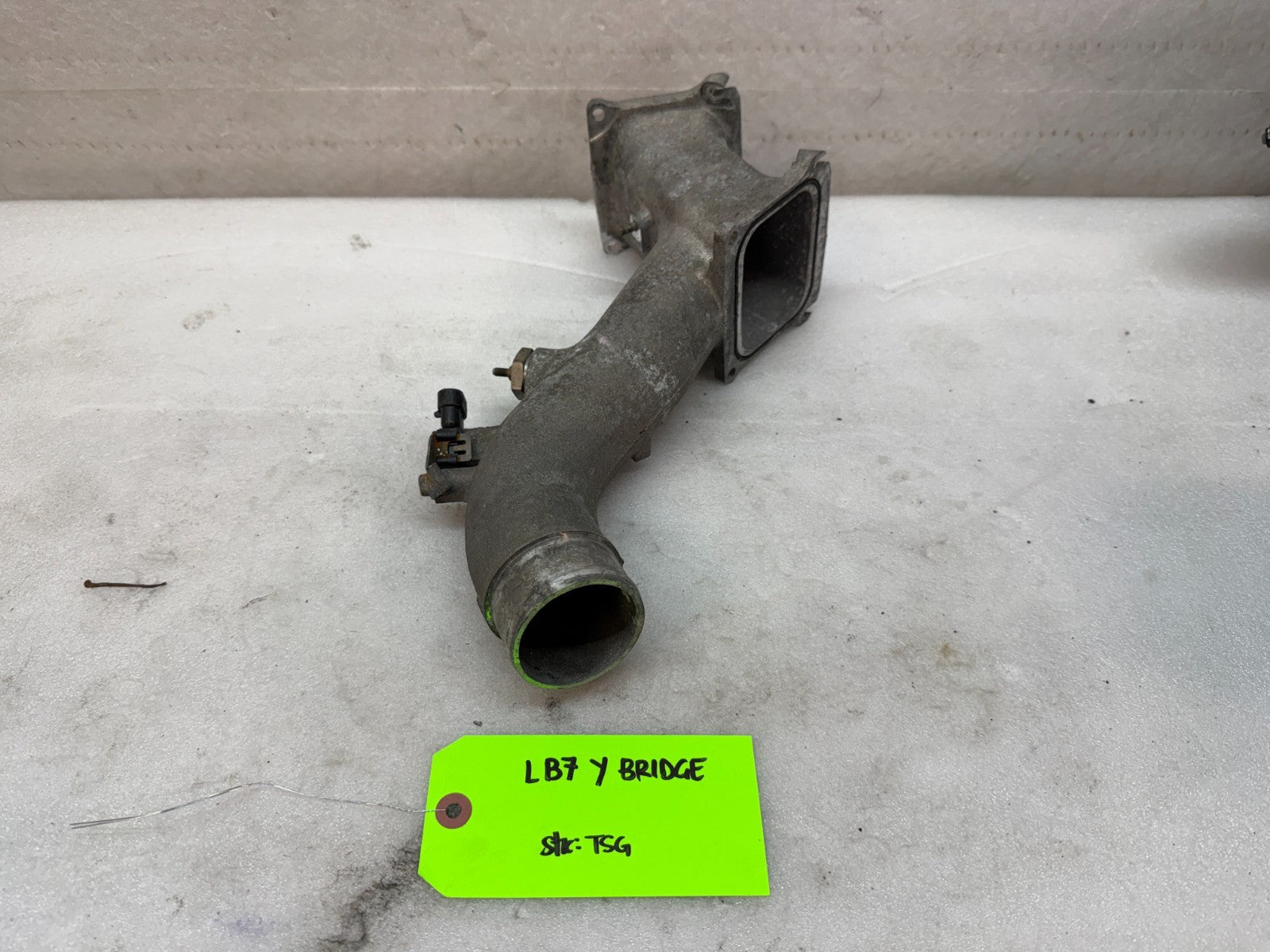 02 03 04 GMC CHEVROLET LB7 6.6 DURAMAX Y-BRIDGE INTAKE MANIFOLD