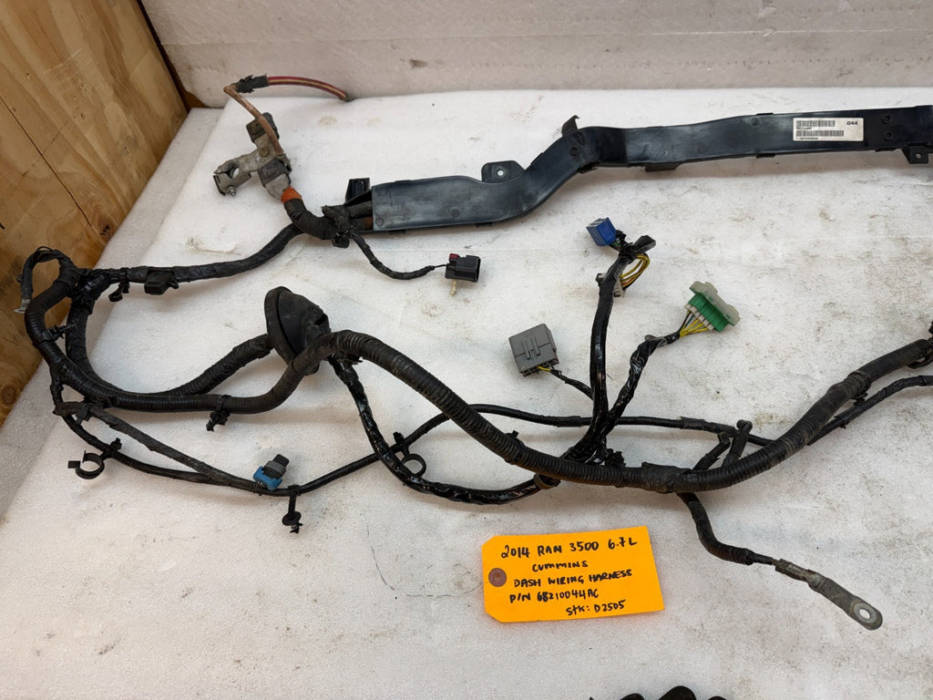 14 DODGE RAM 2500 3500 6.7 INSTRUMENT DASH GAUGE CLUSTER WIRING HARNESS 68210044
