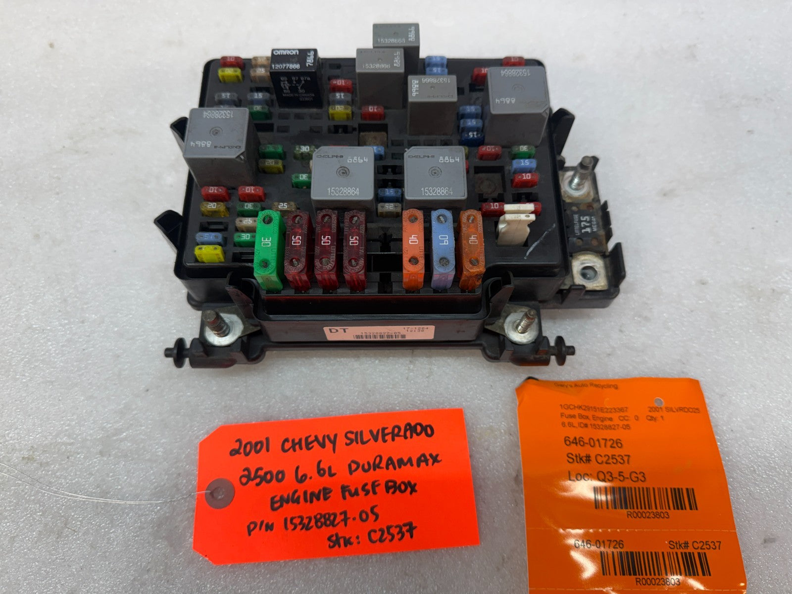 01 02 Chevrolet GMC SILVERADO SIERRA LLY UNDERHOOD FUSE RELAY BOX 15328827-05