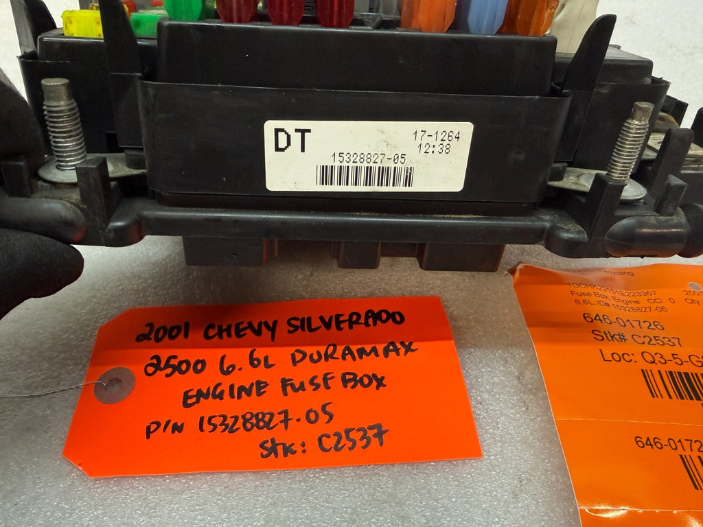 01 02 Chevrolet GMC SILVERADO SIERRA LLY UNDERHOOD FUSE RELAY BOX 15328827-05