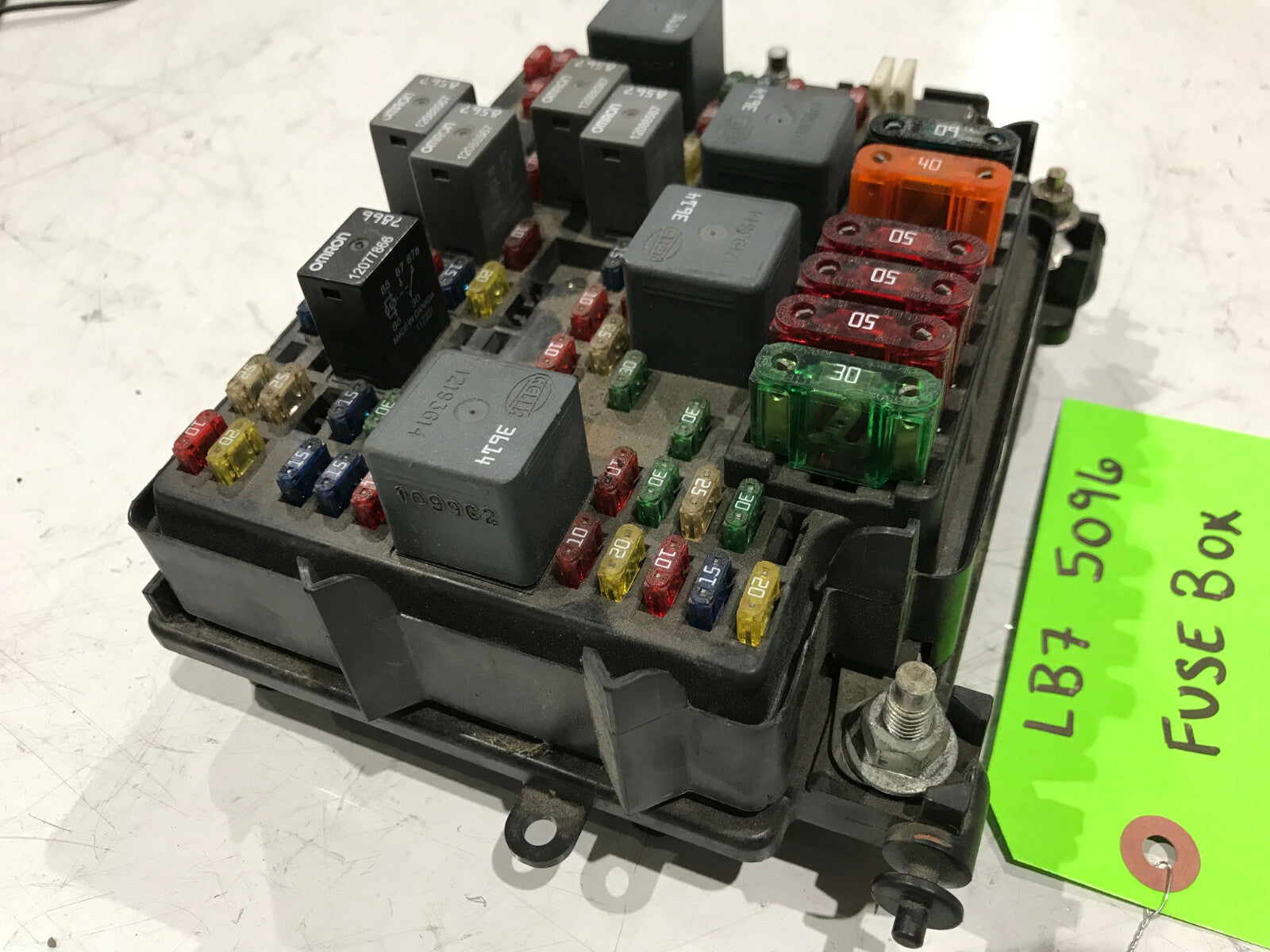 01-05 Chevrolet GMC SILVERADO SIERRA 6.6 LB7 UNDERHOOD FUSEBOX RELAY 15328827-03
