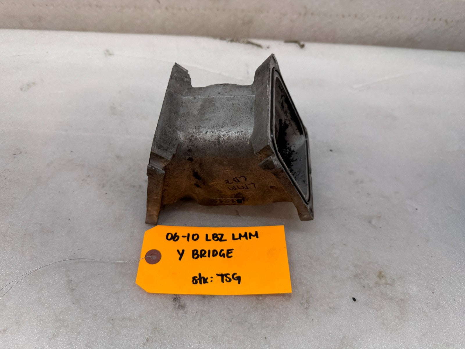 06-10 GMC CHEVROLET LBZ LMM 6.6 DURAMAX Y-BRIDGE INTAKE MANIFOLD