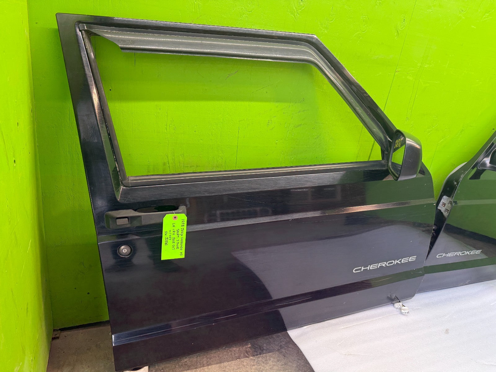 97-01 JEEP CHEROKEE XJ  OEM BLACK LEFT RIGHT FRONT DOORS DOOR MIRROR PANELS