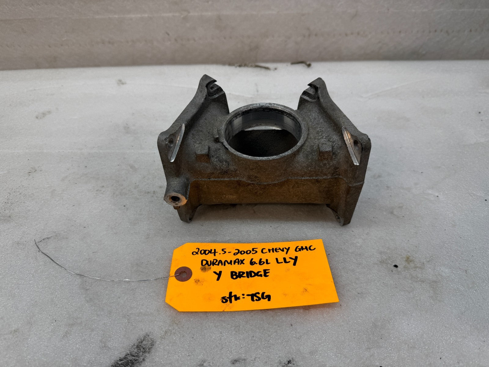 04.5-05 GMC CHEVROLET LLY 6.6 DURAMAX Y-BRIDGE INTAKE MANIFOLD