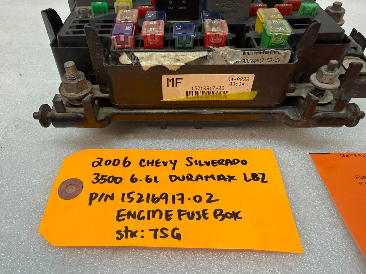 06 07 Chevrolet GMC SILVERADO SIERRA LBZ UNDERHOOD FUSE RELAY BOX 15216917-02