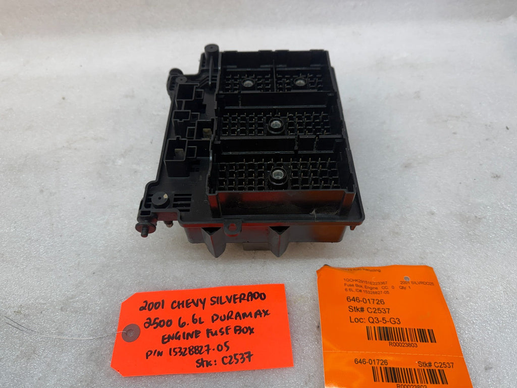 01 02 Chevrolet GMC SILVERADO SIERRA LLY UNDERHOOD FUSE RELAY BOX 15328827-05