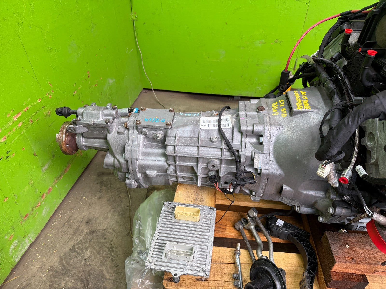 17 DODGE CHALLENGER RT COMPLETE 5.7 HEMI ENGINE W TR6060 MANUAL TRANSMISSION 35K