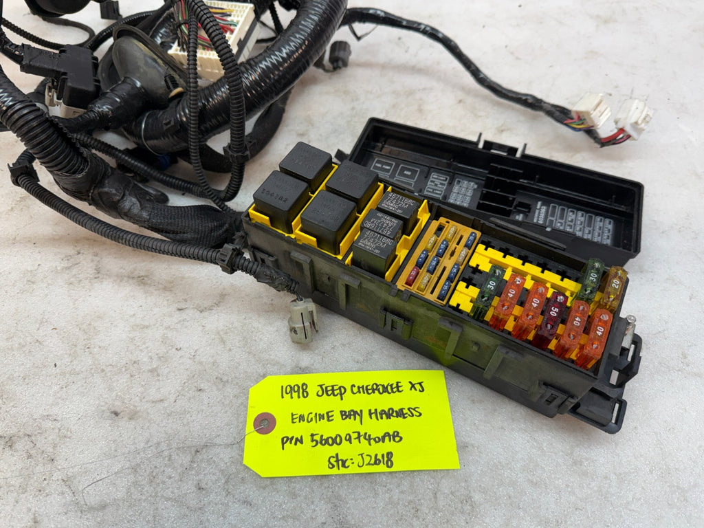 98 JEEP CHEROKEE XJ 4.0 AUTOMATIC ENGINE BAY FUSE BOX WIRING HARNESS LOOM 97-01