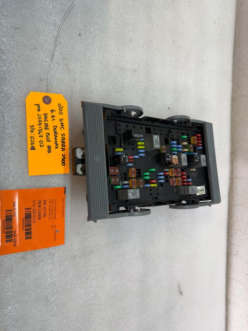 11-14 GMC CHEVROLET SILVERADO 2500HD 3500HD 6.6 LML FUSE RELAY BOX 25941367-02