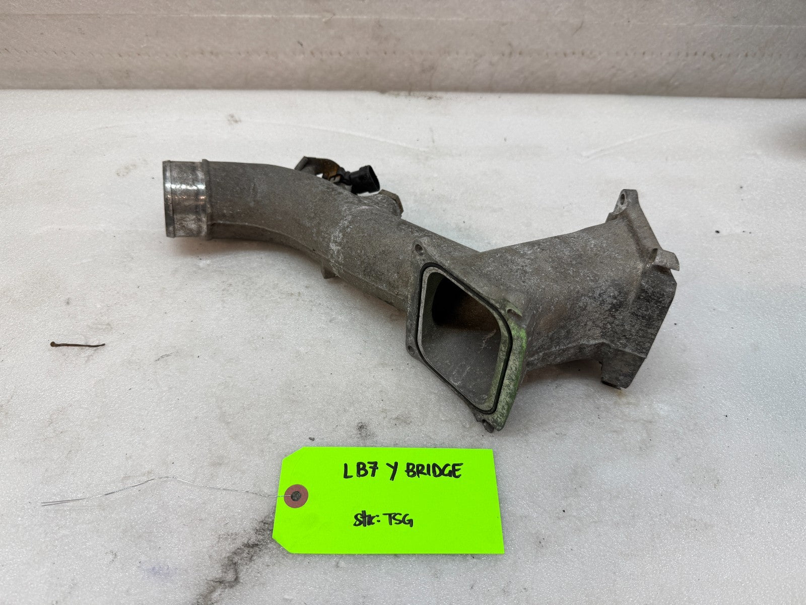 02 03 04 GMC CHEVROLET LB7 6.6 DURAMAX Y-BRIDGE INTAKE MANIFOLD