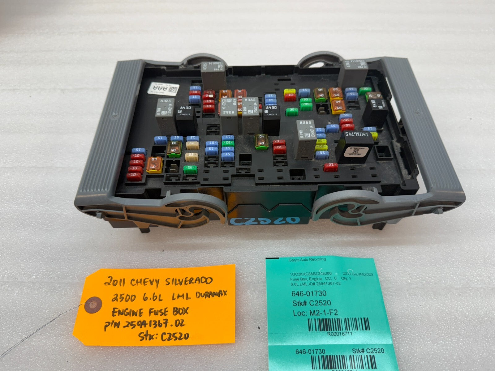 11-14 GMC CHEVROLET SILVERADO 2500HD 3500HD 6.6 LML FUSE RELAY BOX 25941367