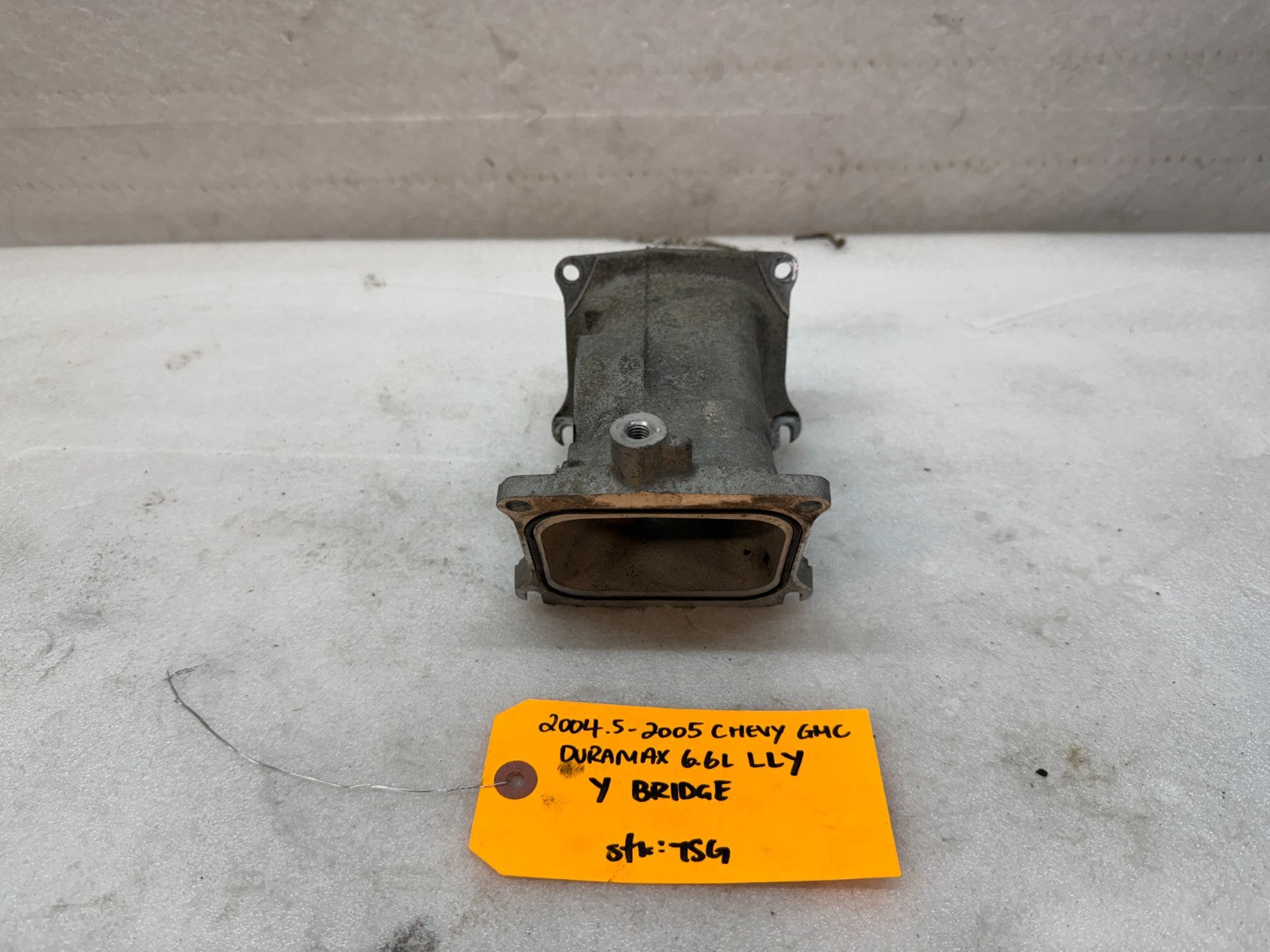 04.5-05 GMC CHEVROLET LLY 6.6 DURAMAX Y-BRIDGE INTAKE MANIFOLD