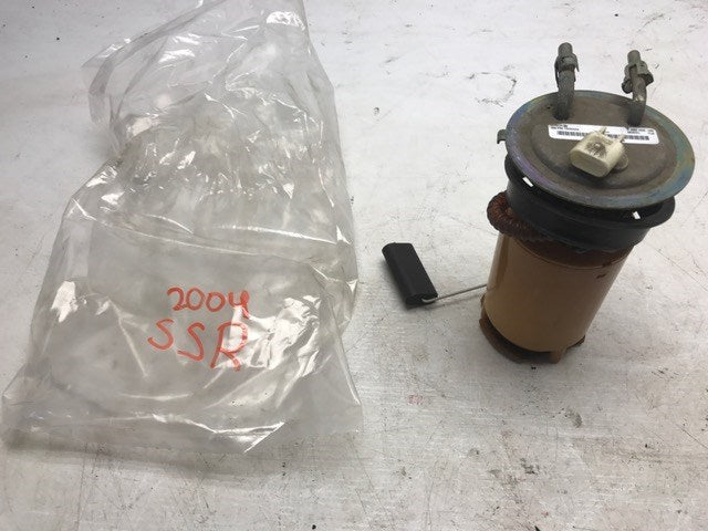 2004 CHEVROLET SSR OEM FUEL PUMP AND SENDING UNIT 03 04 05 06 15050444