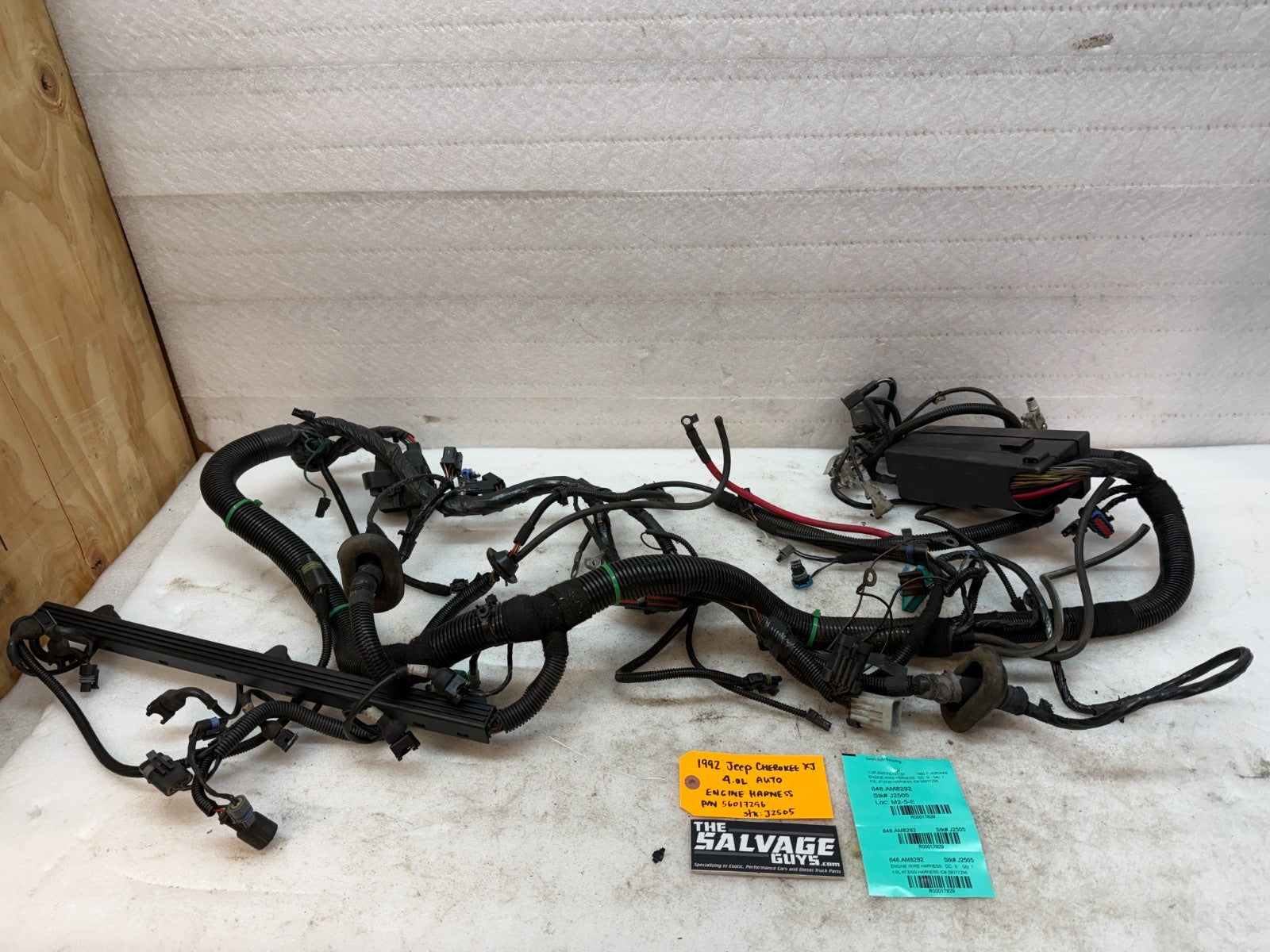 92 JEEP CHEROKEE XJ 4.0 ENGINE WIRING HARNESS LOOM FUSE BOX P56017296