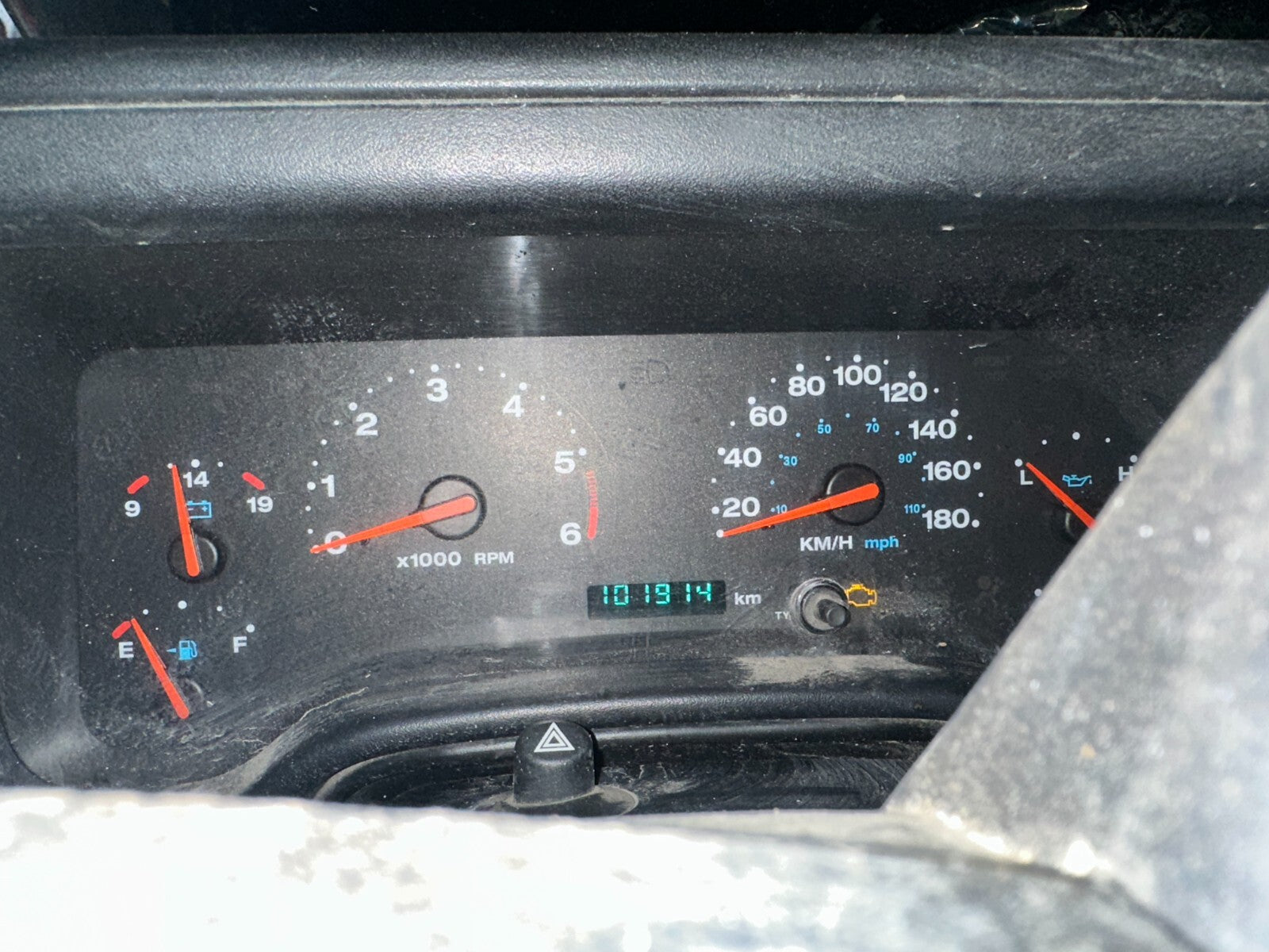 04 JEEP WRANGLER TJ LJ OEM METRIC SPEEDOMETER GAUGE CLUSTER 56047017AE 03-06