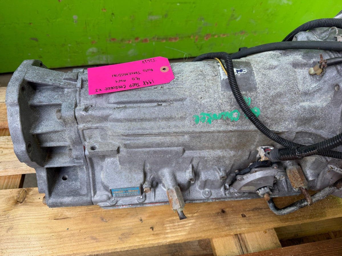 98 JEEP CHEROKEE XJ 4.0 AUTOMATIC TRANSMISSION 43LE 52104210AC 4x4 97-01