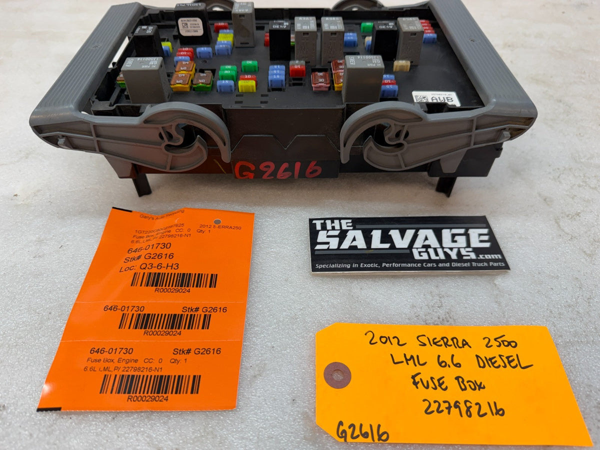 11-14 GMC CHEVROLET SILVERADO 2500HD 3500HD 6.6 LML FUSE RELAY BOX 22798216