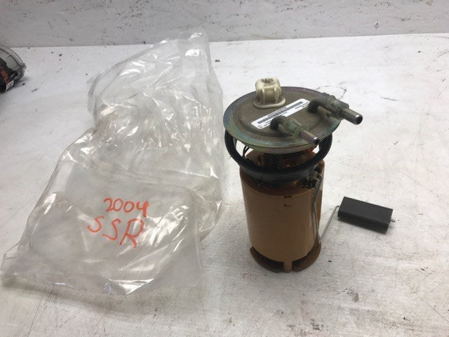 2004 CHEVROLET SSR OEM FUEL PUMP AND SENDING UNIT 03 04 05 06 15050444