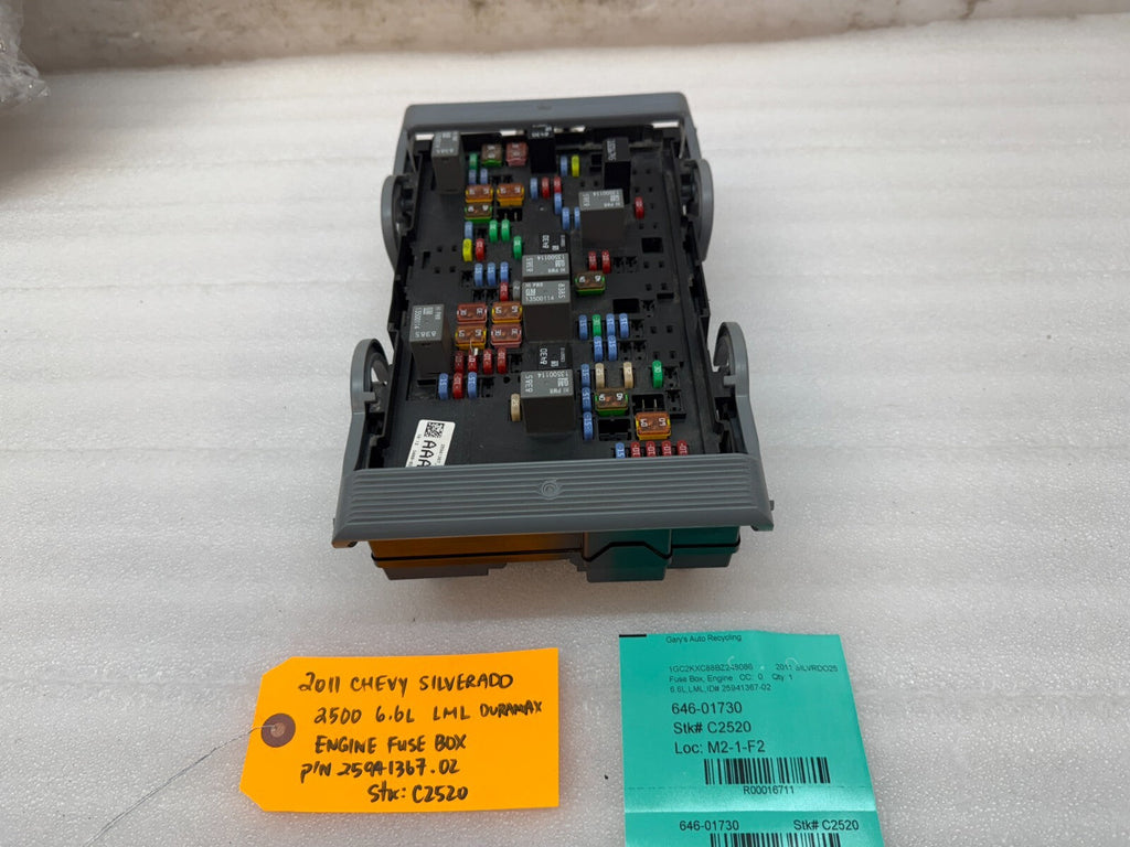 11-14 GMC CHEVROLET SILVERADO 2500HD 3500HD 6.6 LML FUSE RELAY BOX 25941367