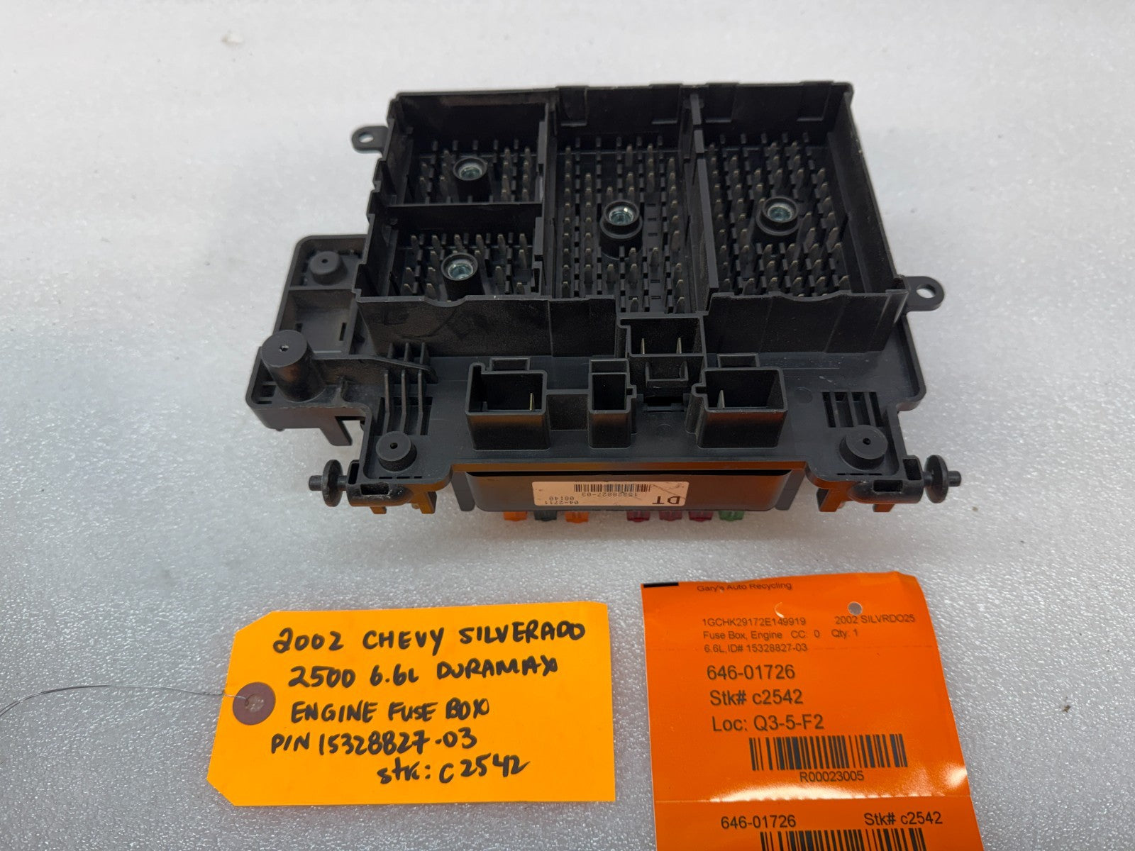 01 02 Chevrolet GMC SILVERADO SIERRA LLY UNDERHOOD FUSE RELAY BOX 15328827-03