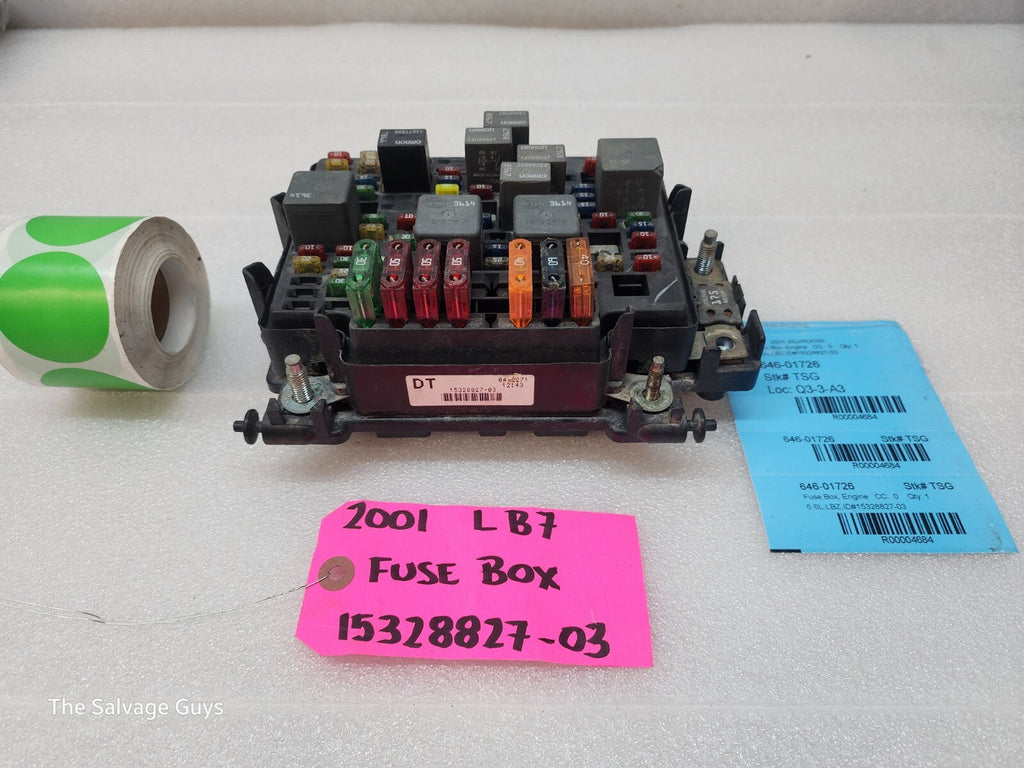 01 02 Chevrolet GMC SILVERADO SIERRA LLY UNDERHOOD FUSE RELAY BOX 15328827-03