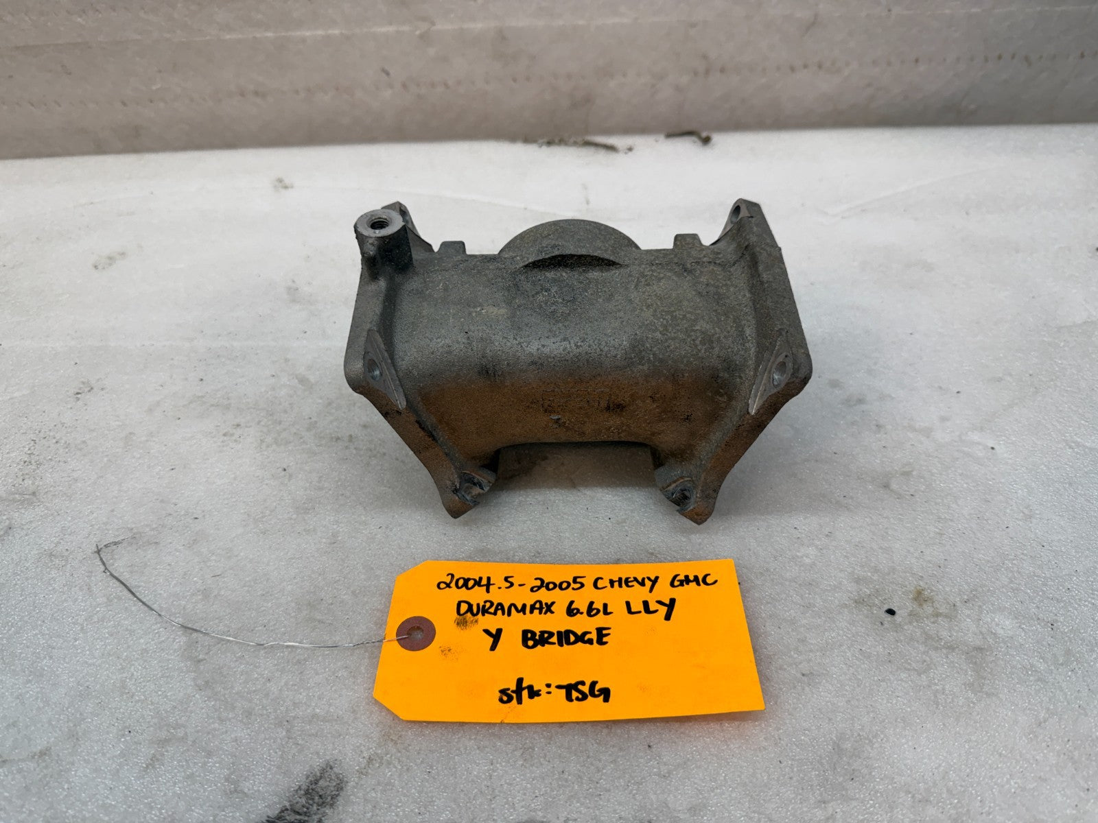 04.5-05 GMC CHEVROLET LLY 6.6 DURAMAX Y-BRIDGE INTAKE MANIFOLD