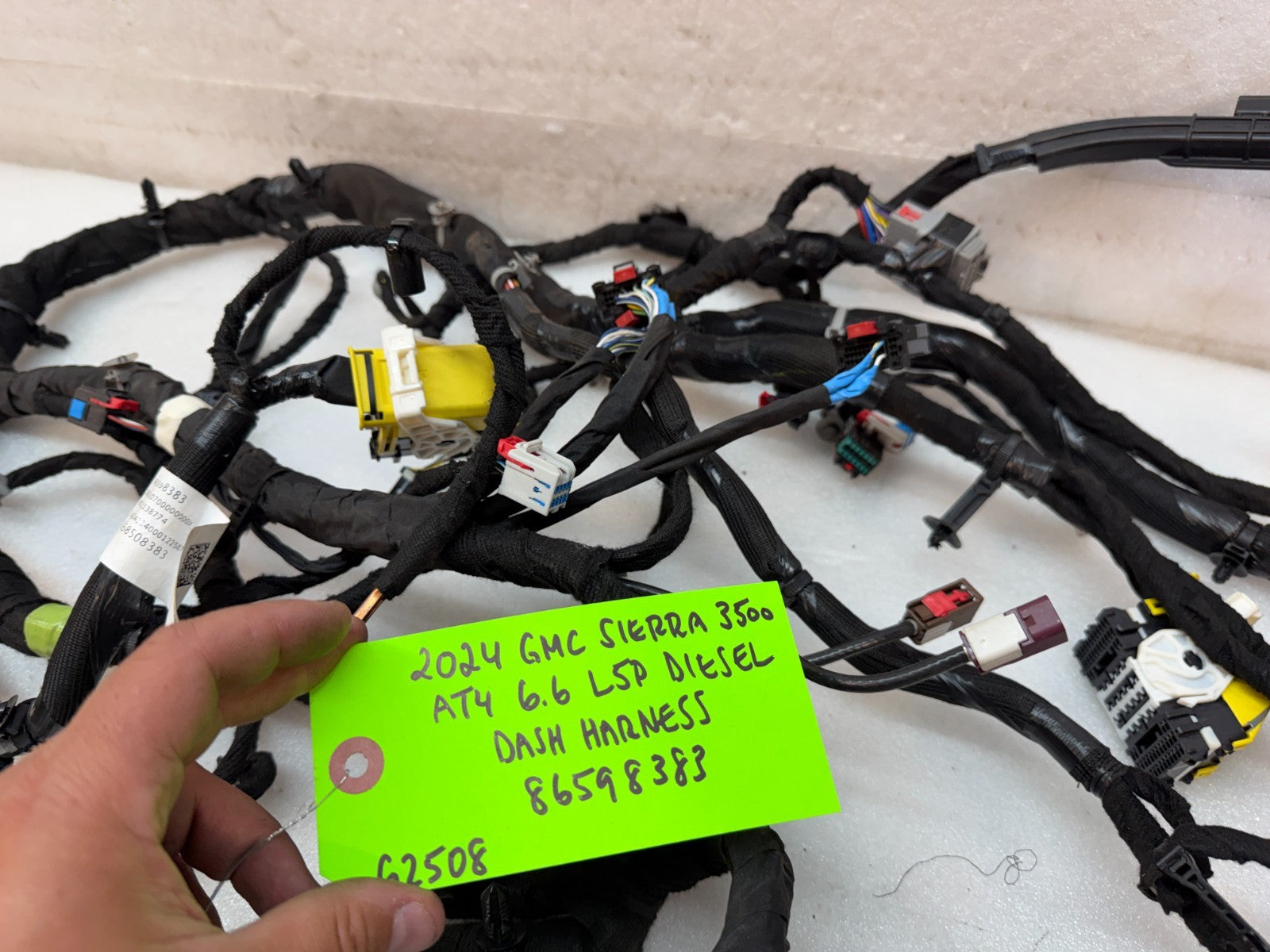 24 25 Chevrolet GMC SIERRA DASH GAUGE CLUSTER MEDIA WIRING HARNESS 86598383