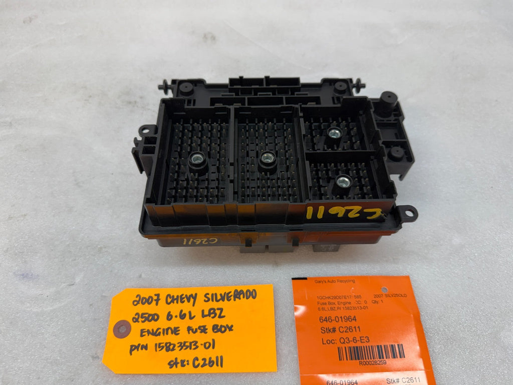 06 07 Chevrolet GMC SILVERADO SIERRA LBZ UNDERHOOD FUSE RELAY BOX 15823513-01
