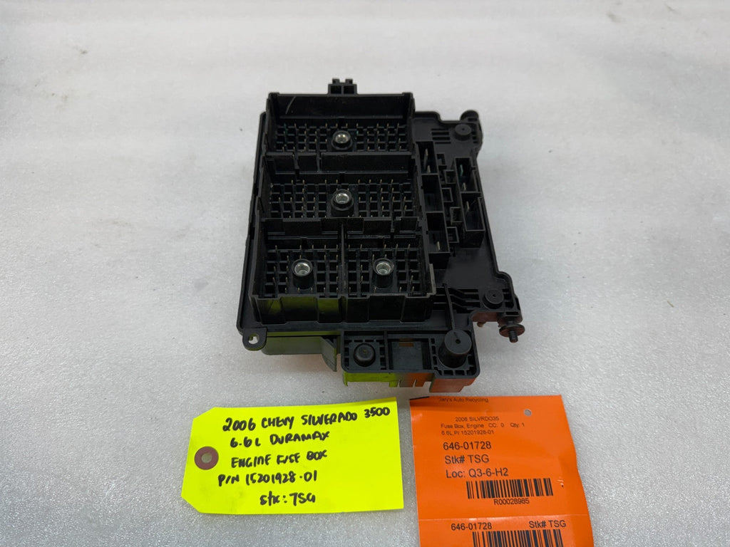 03-07 Chevrolet GMC SILVERADO SIERRA 1500 UNDERHOOD FUSE RELAY BOX 15201928-01