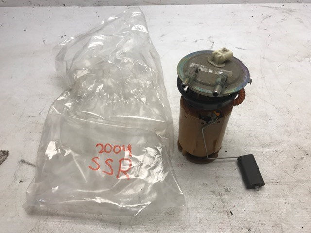 2004 CHEVROLET SSR OEM FUEL PUMP AND SENDING UNIT 03 04 05 06 15050444