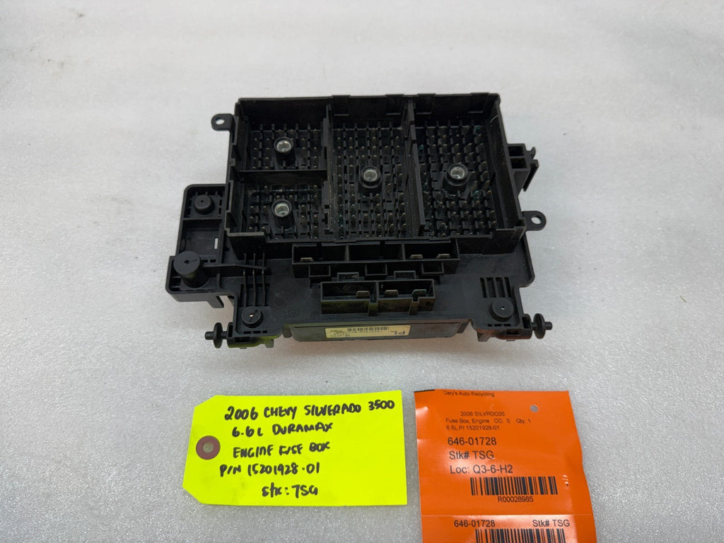 03-07 Chevrolet GMC SILVERADO SIERRA 1500 UNDERHOOD FUSE RELAY BOX 15201928-01