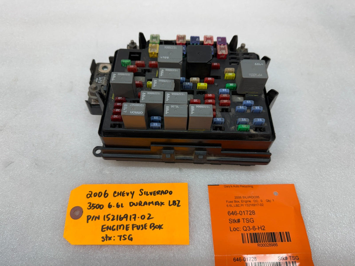 06 07 Chevrolet GMC SILVERADO SIERRA LBZ UNDERHOOD FUSE RELAY BOX 15216917-02